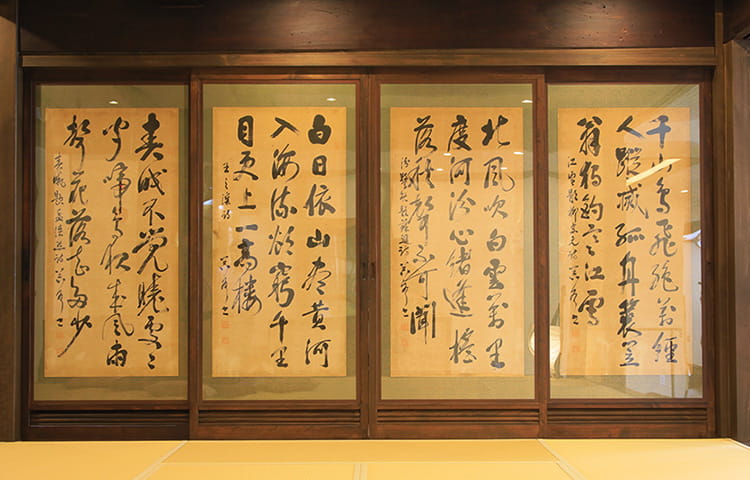 画像:フロントロビーの襖の器水作